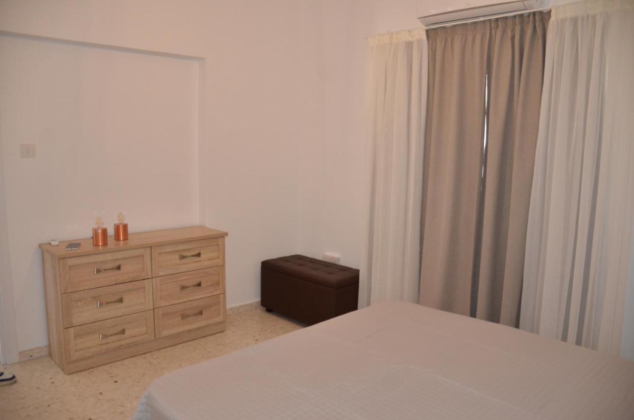 Almyria Apartments - By Imh Travel & Tours パ フォス エクステリア 写真